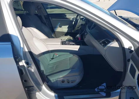 2016 Hyundai Genesis 3.8 z USA, uszkodzony, nr VIN KMHGN4JE7GU142684